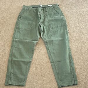 GAP Women's Girlfriend Crop Skinny Jeans. Size 6